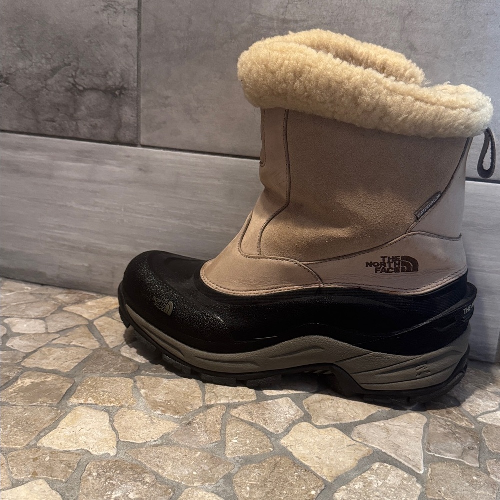 The North Face Greenland Waterproof Zip Boots Size 9